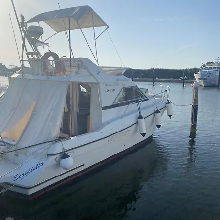 Scoglietto Fiumicino, Aperitivo E Colazione Incluse - Bici Comprese Nel Prezzo- Barca A Motore *