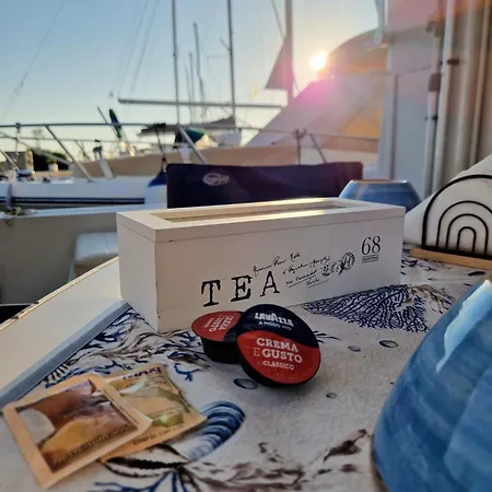 船上ホテル Scoglietto Fiumicino, Aperitivo E Colazione Incluse - Bici Comprese Nel Prezzo- Barca A Motore *