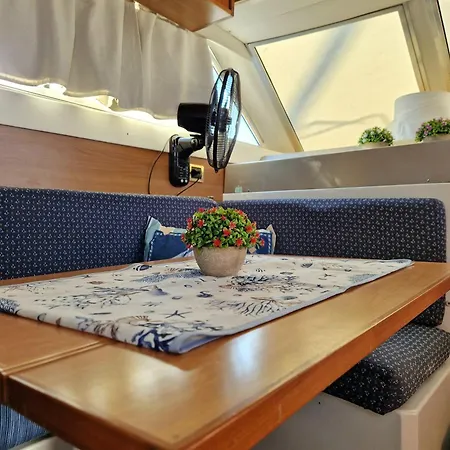 Scoglietto Fiumicino, Aperitivo E Colazione Incluse - Bici Comprese Nel Prezzo- Barca A Motore 船上ホテル フィウミチーノ