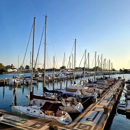 Scoglietto Fiumicino, Aperitivo E Colazione Incluse - Bici Comprese Nel Prezzo- Barca A Motore