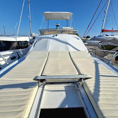 Scoglietto Fiumicino, Aperitivo E Colazione Incluse - Bici Comprese Nel Prezzo- Barca A Motore 船上ホテル フィウミチーノ