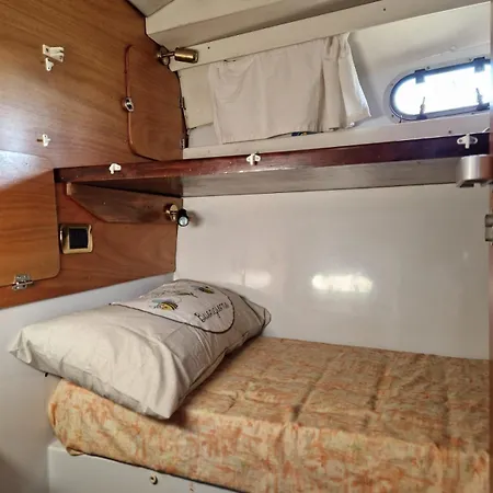 船上ホテル Scoglietto Fiumicino, Aperitivo E Colazione Incluse - Bici Comprese Nel Prezzo- Barca A Motore フィウミチーノ