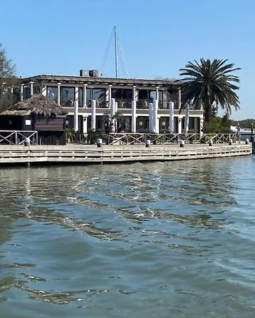 Scoglietto Fiumicino, Aperitivo E Colazione Incluse - Bici Comprese Nel Prezzo- Barca A Motore *