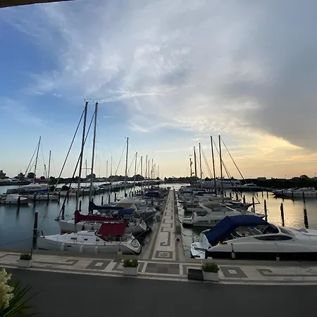 Scoglietto Fiumicino, Aperitivo E Colazione Incluse - Bici Comprese Nel Prezzo- Barca A Motore 船上ホテル *